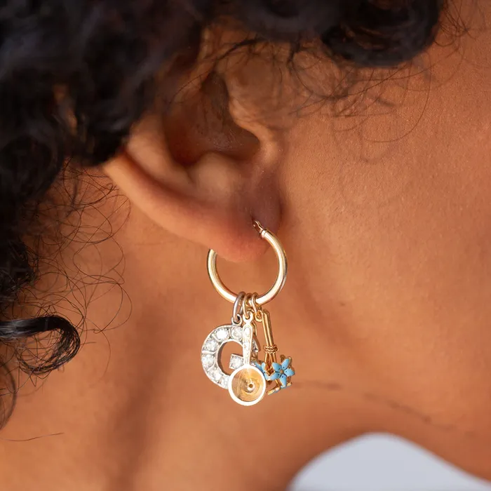 Earrings Vintage Sitting Poodle 9k Gold Dog Charm
