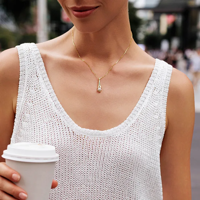 Necklaces Pearly Lustre Top Grade Freshwater Pearl Necklace WN00687 FLUID