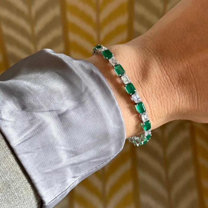 Bracelets Croghans 98ctw EmeraldCut Emerald 155ctw Illusion Diamond 18K Gold Bracelet