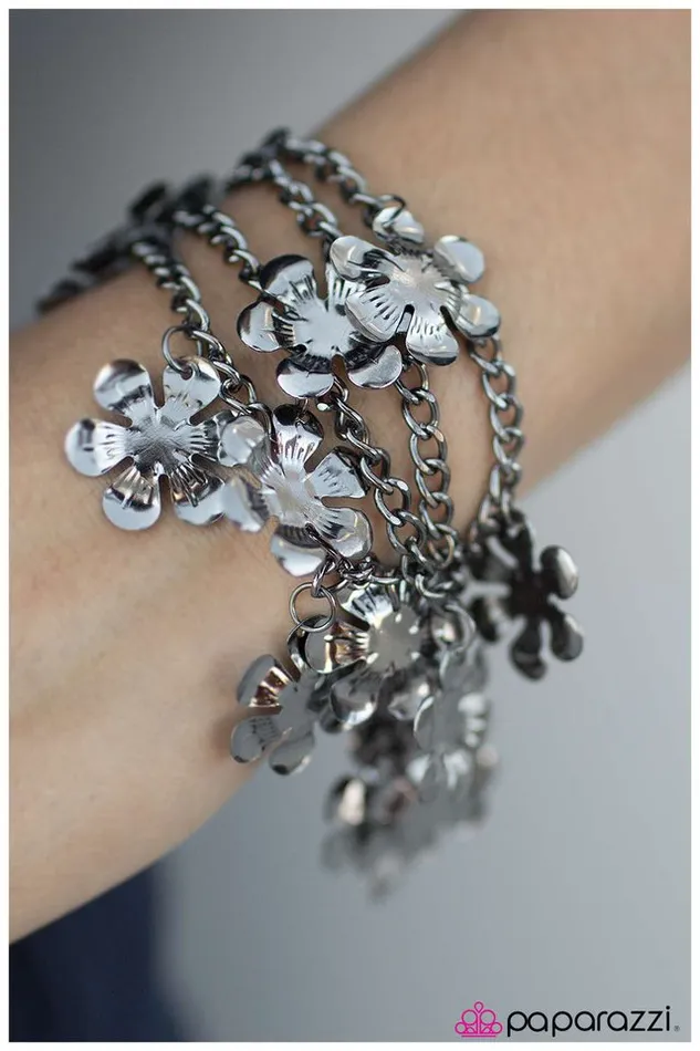Bracelets Paparazzi Bracelet Please Dont Eat The Daisies Black Paparazzi Jewelry