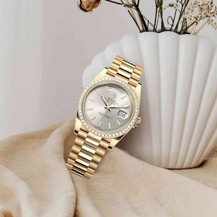Bracelets Rolex Day Date 40mm Ref 228398TBR Silver Stick Dial Diamond Bezel 18K Yellow Gold President Bracelet Mens Watch Rolex