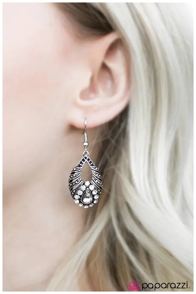 Earrings Paparazzi Jewelry Paparazzi Earring The Last Waltz White