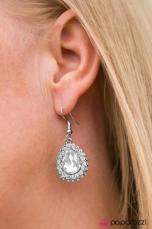 Earrings Paparazzi Jewelry Paparazzi Earrings Vogue in Venice White