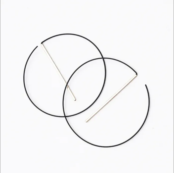 Earrings Pursuits Vanassa Chan Black And Gold Float Hoop Earrings