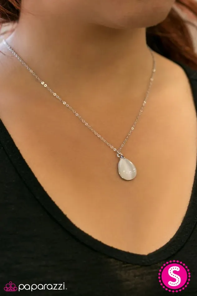 Necklaces Paparazzi Jewelry Paparazzi Necklace All I Wanna DEW White