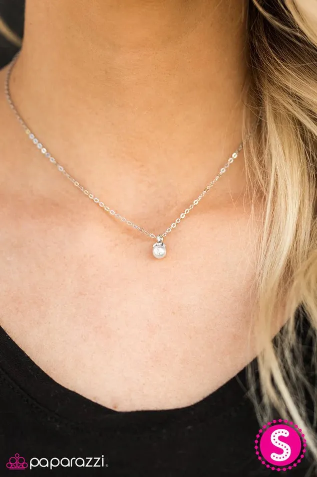 Necklaces Paparazzi Necklace The World Is Your Oyster White Paparazzi Jewelry