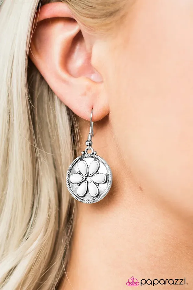 Paparazzi Earring Bet Your Bottom SANDDollar White Paparazzi Jewelry Earrings