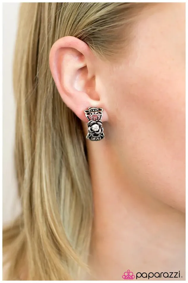 Paparazzi Earring Nip It In The Bud White Paparazzi Jewelry Earrings