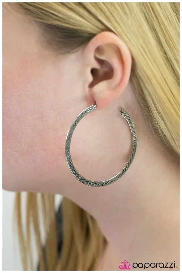 Paparazzi Jewelry Earrings Paparazzi Earring Crossfire Silver