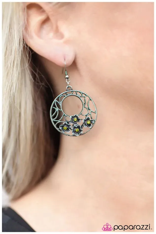 Paparazzi Jewelry Earrings Paparazzi Earring Dixie Chick Green
