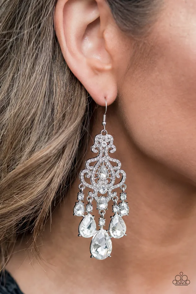 Paparazzi Jewelry Earrings Paparazzi Earring EMP Exclusive Queen Of All Things Sparkly White