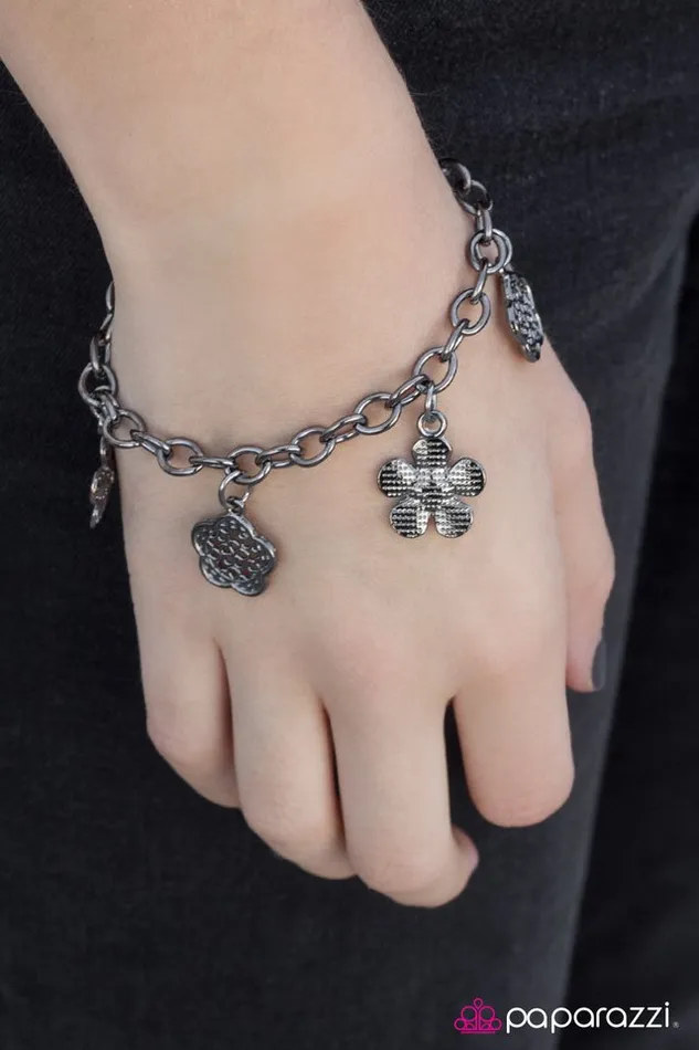 Paparazzi Jewelry Paparazzi Bracelet Season Of Flowers Black Bracelets