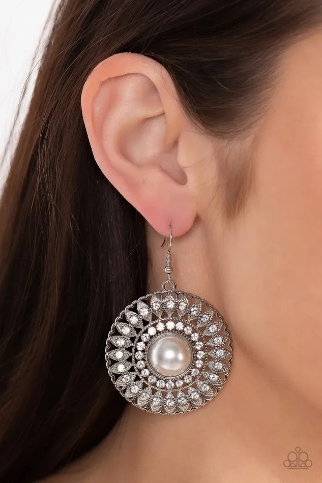 Paparazzi Jewelry Paparazzi Earring Glorified Glitz White Earrings