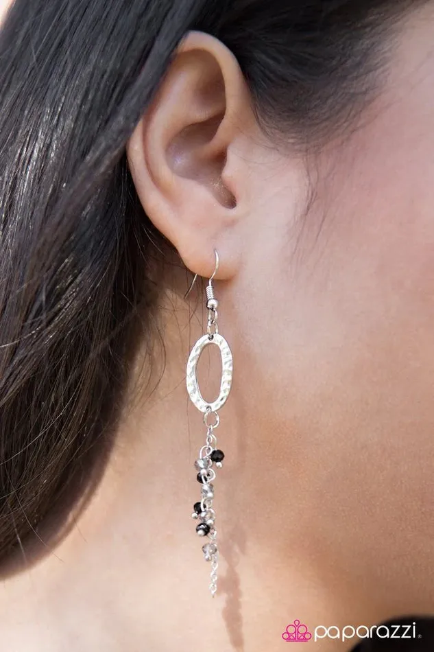 Paparazzi Jewelry Paparazzi Earring Sweep Me Off My Feet Black Earrings