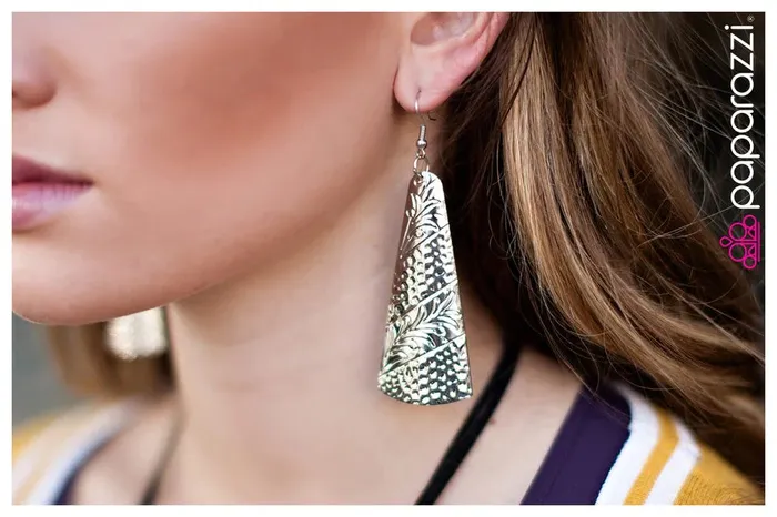 Paparazzi Jewelry Paparazzi Earring Taking Shape Silver Earrings