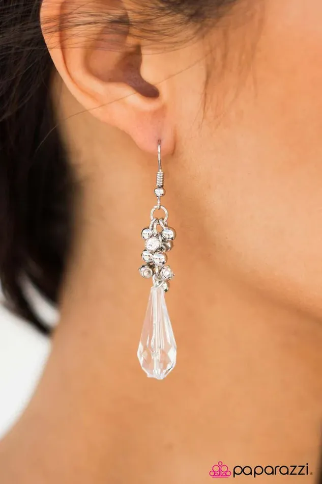 Paparazzi Jewelry Paparazzi Earring The Crystal Ball White Earrings