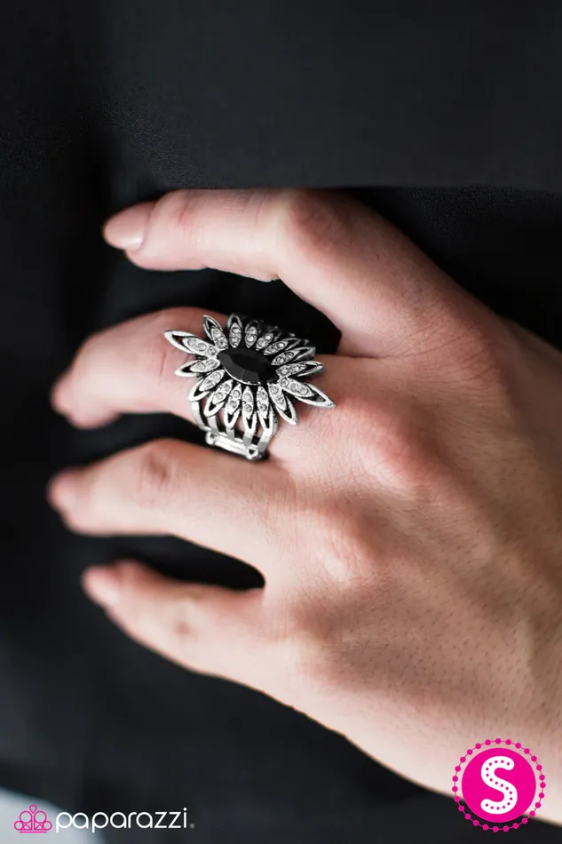 Paparazzi Jewelry Paparazzi Ring Born To Be A Star Black Rings