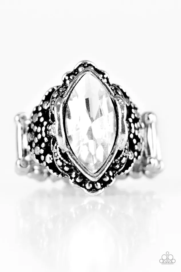 Paparazzi Jewelry Rings Paparazzi Ring Queenly Gardens White