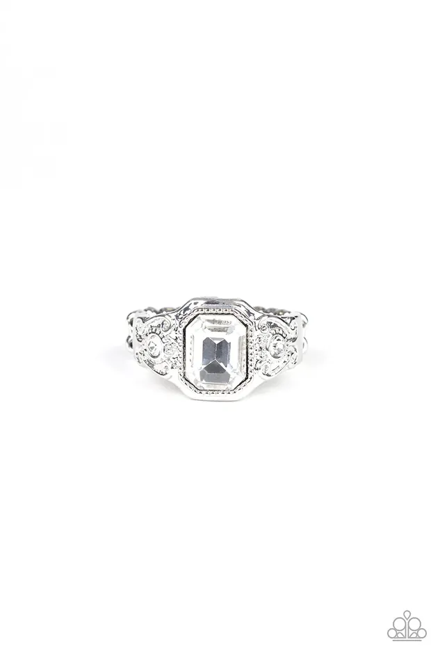 Rings Paparazzi Jewelry Paparazzi Ring Out For The COUNTESS White