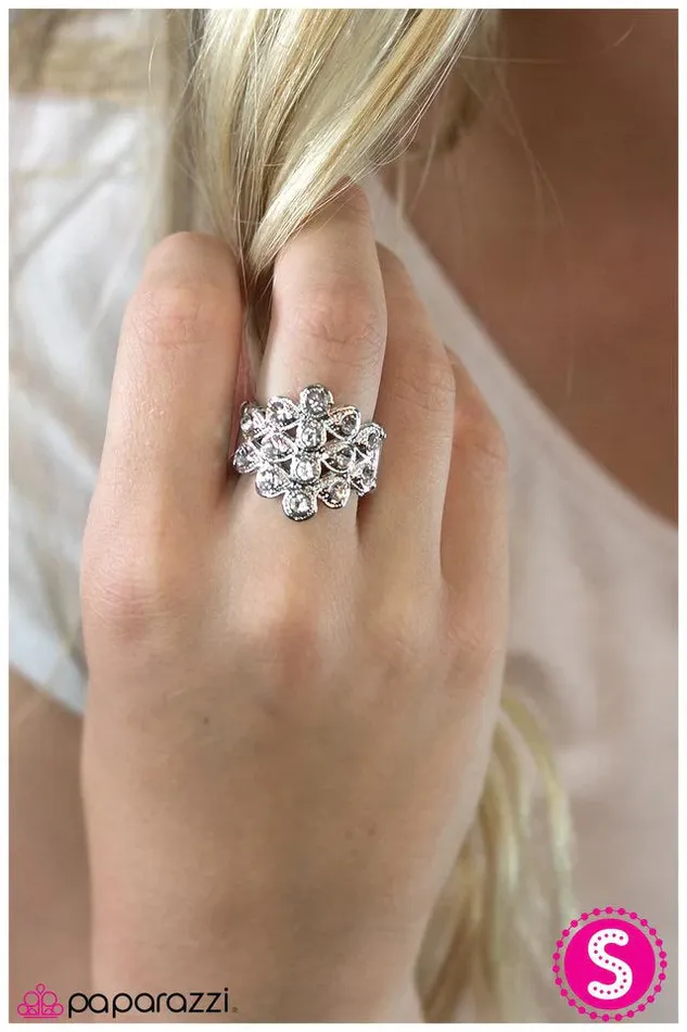 Rings Paparazzi Jewelry Paparazzi Ring Poor Little Rich Girl White